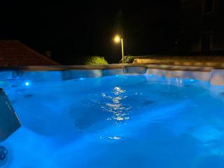 Apartment Karuzz Heated Jacuzzi - 9