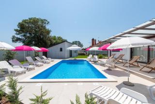 Nino with Shared Pool - Poreč - 9