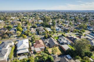 Entire Cozy 2-Bedroom House in Mount Waverley - 2