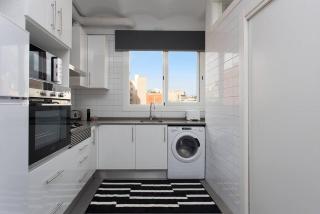 Cozy And Quiet In Trendy Sants - 4