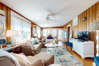 Beachside Cottage - Oak Island - 1