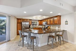 Ocean View Next to Pool and Amenities Corner Unit 3 Balconies OW20-201 - New Smyrna Beach - 8