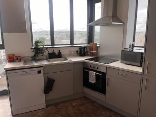 High Point 2 Bed Apartment - Bradford - 6