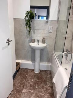 High Point 2 Bed Apartment - Bradford - 1
