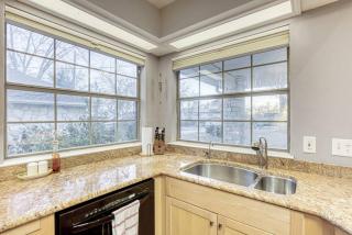 Lakeside Gem Sleeps 12 with Boat Dock and Lake Access - Granite Shoals - 9