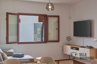 VILLA MAURUURU - 10 minutes walking to Marina Rubicón, heated pool, BBQ & office space with desk and high speed internet - 5