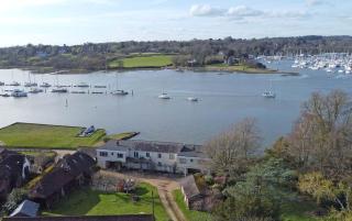Brooklands Farm Hamble River Apartment with river frontage and garden - 0