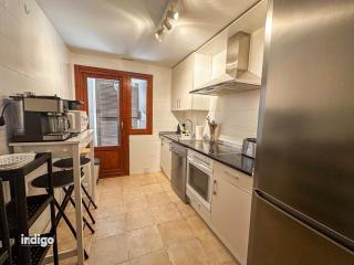 PET001 - Modern 2 Bedroom Apartment - 4