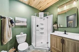 Honeymoon Couples Cabin Secluded, Hot Tub, Views - Sevierville - 3