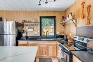 Patio & Hot Tub: Cozy Cabin Retreat in Bailey! - 4