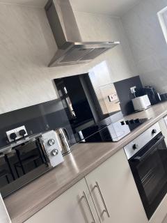 Ocean Village Marina 2 bedroom apartment with balcony! - Southampton - 4