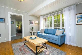 Adorable Cottage Among Trees Close To Everything - Vancouver - 1