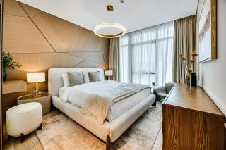 Chic 2BD in Dubai Creek Harbour with Infinity Pool - 9