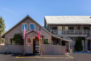 Econo Lodge Inn & Suites Heavenly Village Area - South Lake Tahoe - 0