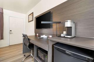 Econo Lodge Inn & Suites Heavenly Village Area - South Lake Tahoe - 4