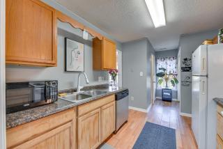 Uptown Charlotte Townhome with Hot Tub - Charlotte - 2