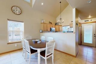 Howard's Lakehouse by the Sea - 5