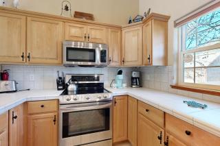 Howard's Lakehouse by the Sea - 2