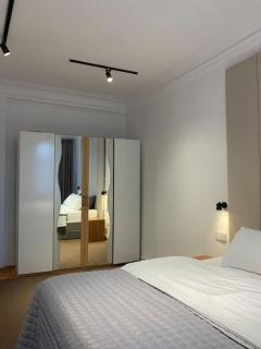 Centre View of the boulevard - 9