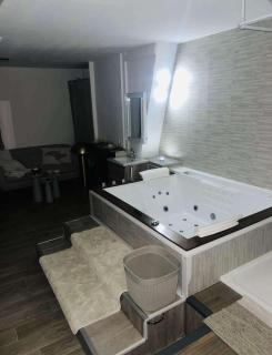 Loft ravissant 45m2 Jacuzzi RVB NIGHT 2 - Amiens - 5