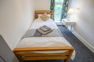Cwmparc Cottage Very Special Welsh Valley Home by StayStaycations - Treorky - 7