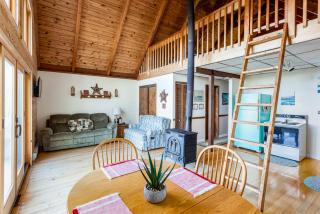 Amazing Views, Hot Tub, WiFi, Deck, & Fire Pit! - Great Cacapon - 9