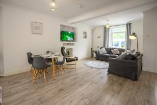 Cwmparc Cottage Very Special Welsh Valley Home by StayStaycations - Treorky - 3
