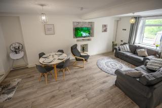 Cwmparc Cottage Very Special Welsh Valley Home by StayStaycations - 2