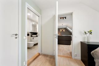 Central Modern Apartment - 4