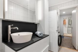 Central Modern Apartment - 2
