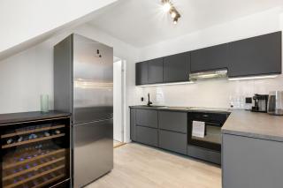 Central Modern Apartment - 7