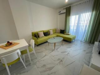 Beachside Charm Apartment - Golem - 5