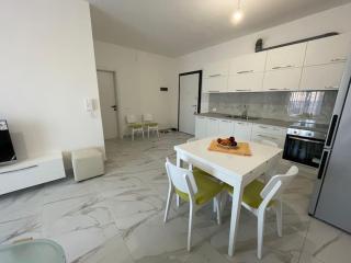 Beachside Charm Apartment - Golem - 6