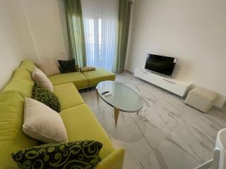 Beachside Charm Apartment - Golem - 3