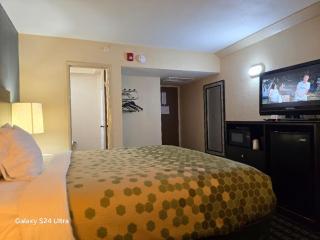 Econo Lodge Inn & Suites - Mason City - 1