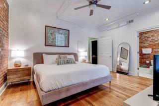 Location! Charming 2br Brick Walls, Walk To Fq - New Orleans - 9