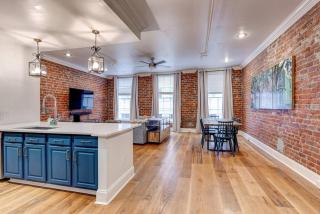 Location! Charming 2br Brick Walls, Walk To Fq - New Orleans - 6