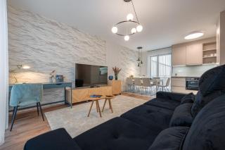 3 Bedroom Condo w Garage and Balcony - Budapest - 3
