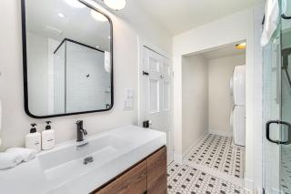 The Marigold - Gorgeously remodelled PEC farmhouse - 6