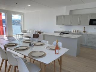Spektakulær 4-roms leilighet i sjøfront, med fantastiske solforhold og utsikt utover Tromøysund og inn mot byen - Arendal - 9
