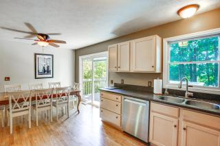 Manor Green Cedar Home with Fire Pit, 3 Mi to Lake! - Cedar - 8