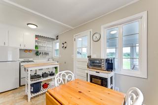 Bayfront East Quogue Retreat with Private Boat Dock - 2