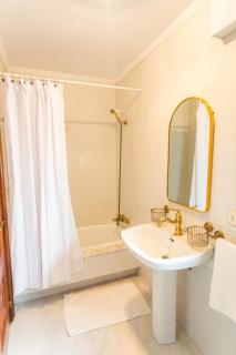 Disfruta de Melide en este amplio apartamento - 7