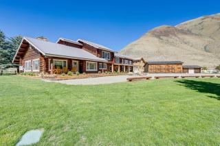 Remote Idaho Mountain Lodge with River Access! - Challis - 0
