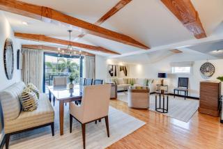 New Green Pineapple Palloza - Bright & Modern on Duval - 7