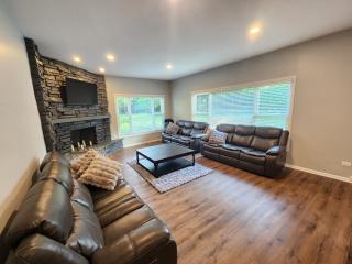 Luxury Willowbrook Getaway - 6