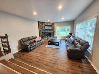 Luxury Willowbrook Getaway - 0