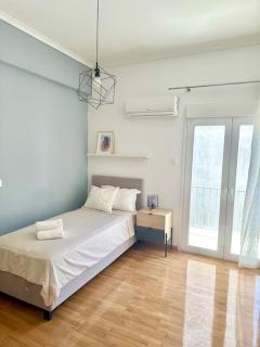 Cozy 3BRs Family Haven near Metro&Acropolis - Atene - 5