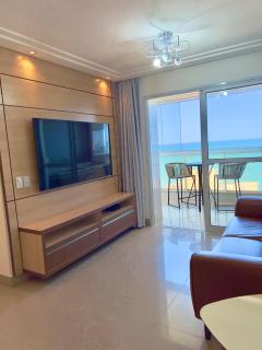 Desfrute de um moderno apto na Praia do Morro, com deslumbrante vista mar, a uma quadra da praia, redes de proteção, quartos com ar condicionado, roupas de cama e banho, TV 65, internet 500 mega, prédio com piscina e portaria 24 horas - Guarapari - 8