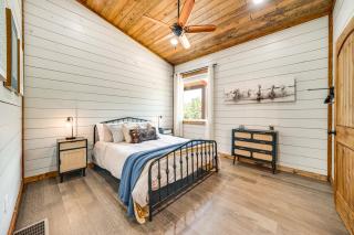Luxe Broken Bow Home with Hot Tub and Fire Pit! - Stephens Gap - 2
